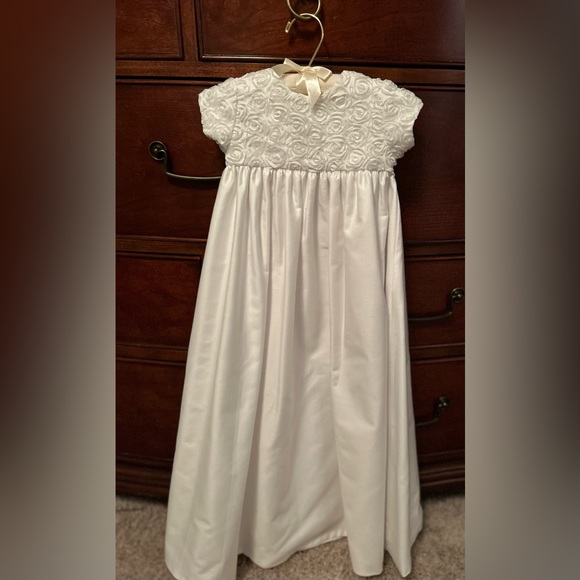 NWOT beautiful Christening gown - Picture 7 of 9
